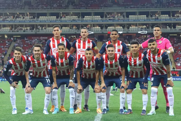 Ricardo Cadena dejó en la banca a Ángel Zaldívar y jugó con un media punta.