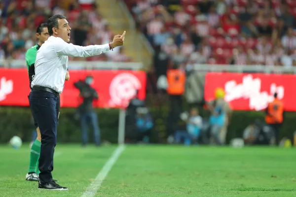 Ricardo Cadena sufrió su primera derrota al frente del Rebaño.