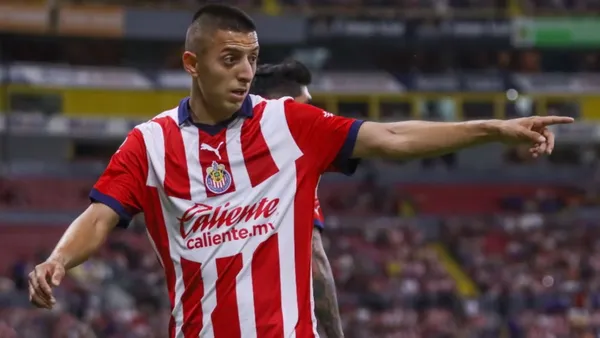Roberto Alvarado sería buscado por un equipo del norte que prepara una oferta millonaria | foto: Mexsport