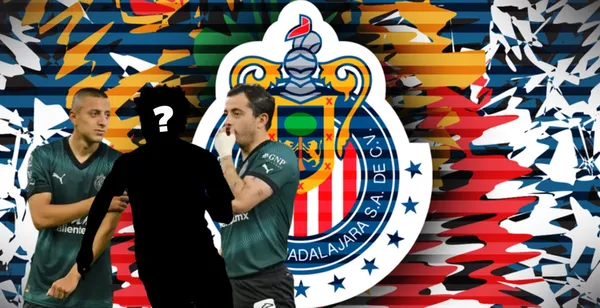 Roberto Alvarado y Alan Mozo junto a futbolista incógnito / FOTO IMAGO7