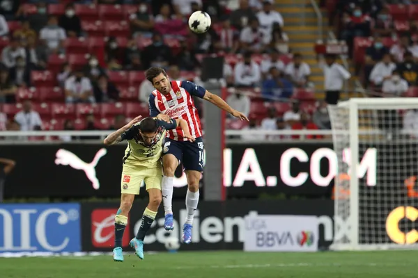Se va calentando poco a poco el Clásico Nacional para Chivas.