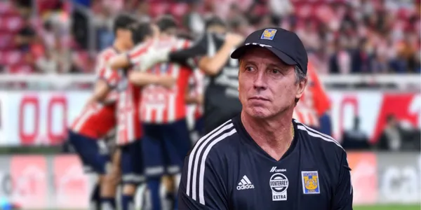 Siboldi con jugadores de Chivas/FOTO: X Chivas