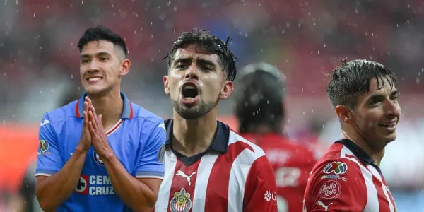 Sigue ardido con las Chivas, el lamentable gesto del jugador de Cruz Azul