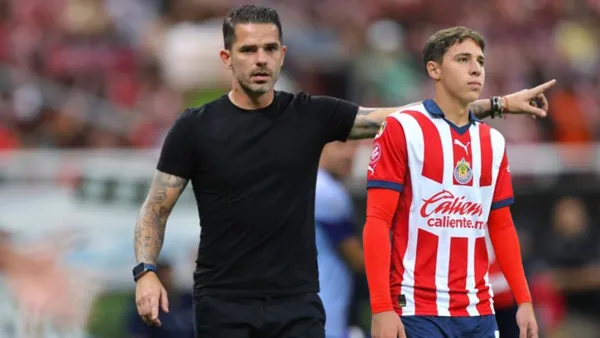 tiloncito y Gago en partido con Chivas