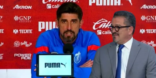 Tras la conferencia de prensa de Veljko Paunovic, el ex futbolista Carlos Hermosilla se le fue con todo al DT