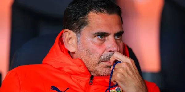 Un controvertido jugador de las Chivas ya se habría comunicado con Fernando Hierro para solicitar su continuidad en el primer equipo