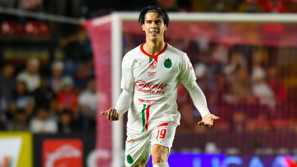 Una opción clave es la que tendría Milito con el defensor (MexSport).