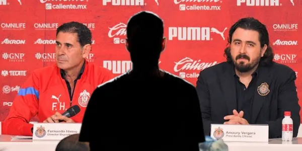 Una persona incógnita y al fondo Hierro y Vergara / Foto Mexsport