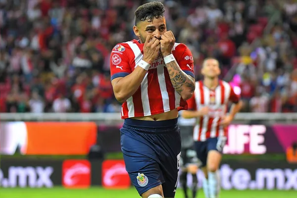 Uno de los equipos con mayor presupuesto en México, le haría esta propuesta a Chivas por su delantero estrella.