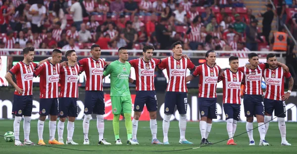 Veljko Paunovic sorprende con la decisión de dejarlo fuera de la semifinal contra América.