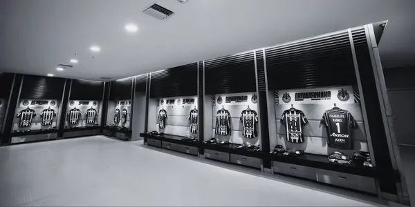 Vestidor rojiblanco, tomado de Chivas