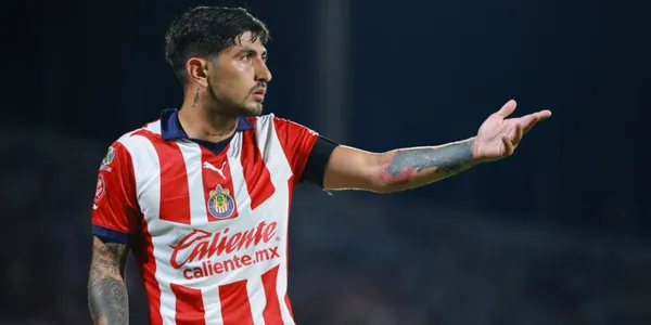 Víctor Guzmán habría pedido salir de Chivas ante los pocos minutos que ha tenido con Paunovic.