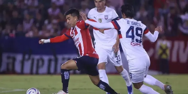 Wacho Jiménez y Chicote Calderón han sido objeto de críticas en redes sociales tras el baile que les metió Gilberto García.