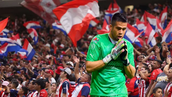 Wacho y la afición de las Chivas