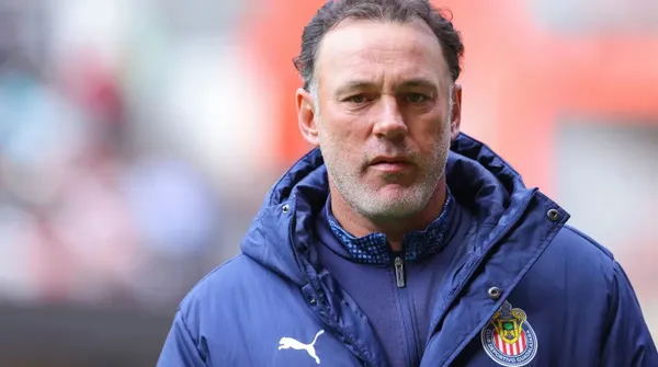 Milito sufre baja importante en Chivas.