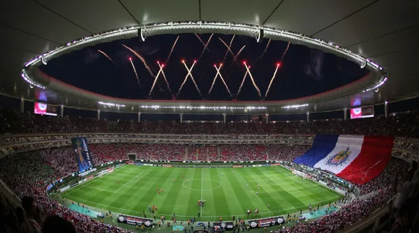 A pesar de que el Akron es uno de los mejores Estadios y de que Chivas es una de las mejores aficiones del país, aún no ha pesado en los Clásicos Nacionales