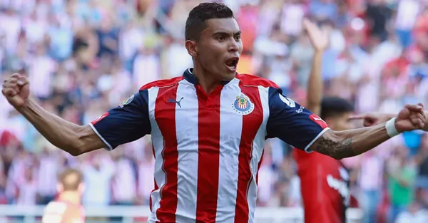 Orbelín Pineda paso de rechazar a Chivas para renovar con el AEK de Atenas