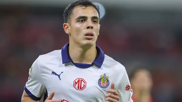 Hugo Camberos jugando con Chivas