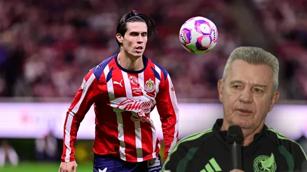 Diego Campillo con Chivas y Javier Aguirre durante una conferencia de prensa