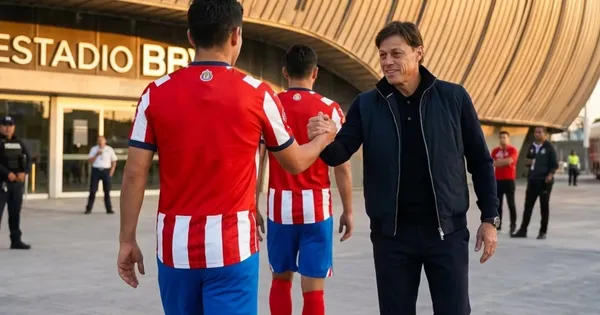 Matías Almeyda con dos jugadores de Chivas (ilustración generada con IA)