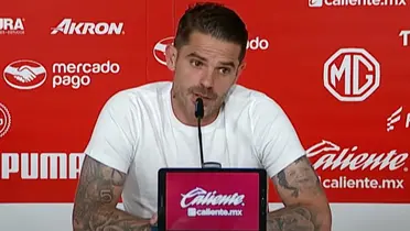 Fernando Gago responde pregunta en conferencia de prensa Chivas vs América / Chivas 