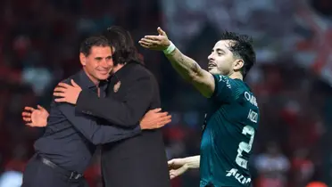 Amaury y Hierro se abrazan y Mozo en un partido con Chivas