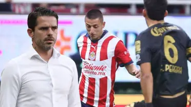 Fernando Gago y el Piojo en un partido de Chivas vs Toluca