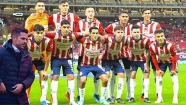 Fernando Gago y jugadores de Chivas en la foto