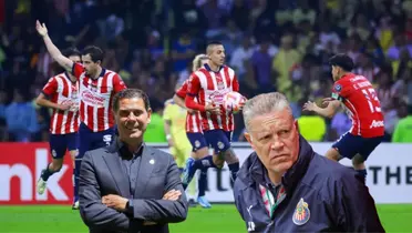 Hierro y Peláez con jugadores de Chivas en el clásico