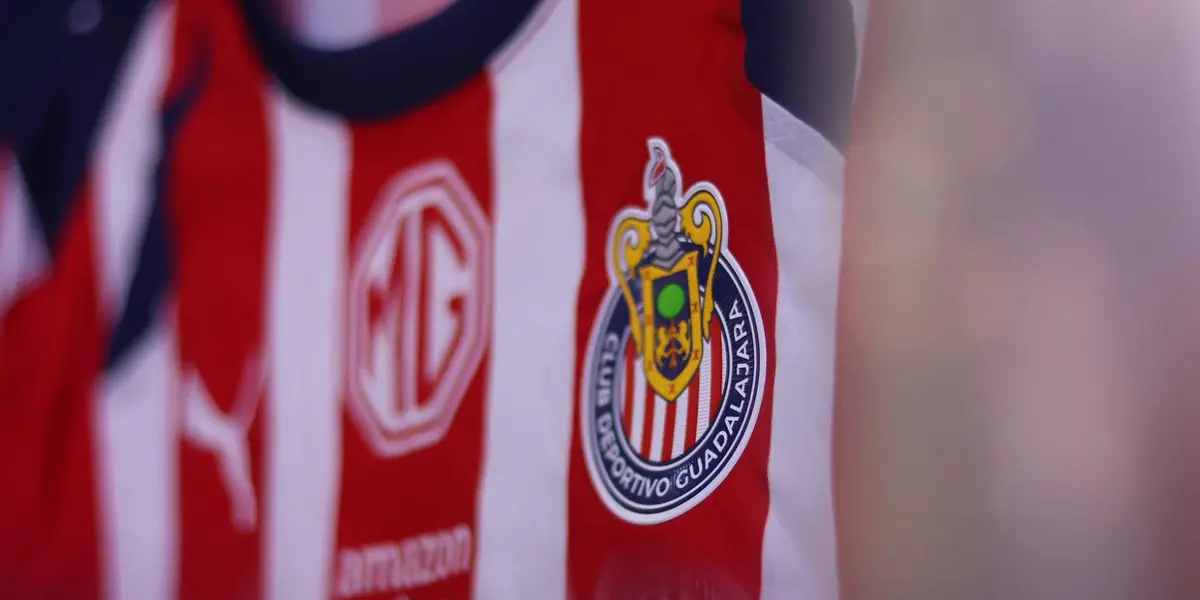 Jersey colgado. Foto: Chivas