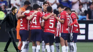 Jugadores de Chivas en Charla previo a partido y Fernando Gago