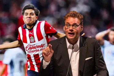 A faitelson ya le empiezan a salir plumas, el motivo por el cual según él Chivas está compitiendo en lo alto de la tabla