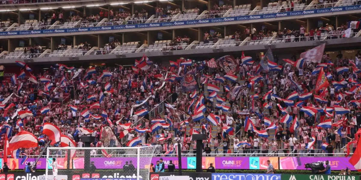 Afición de CHivas. Foto: Récord