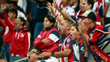 Aficionados en partido. Foto: Chivas