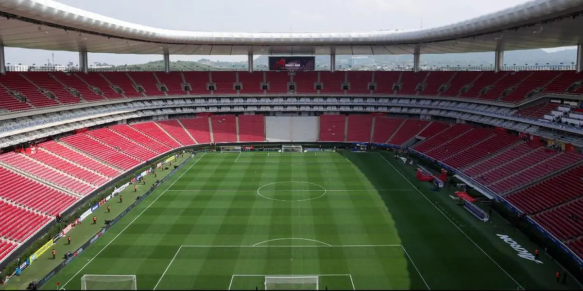 Akron de fondo, tomado de Chivas