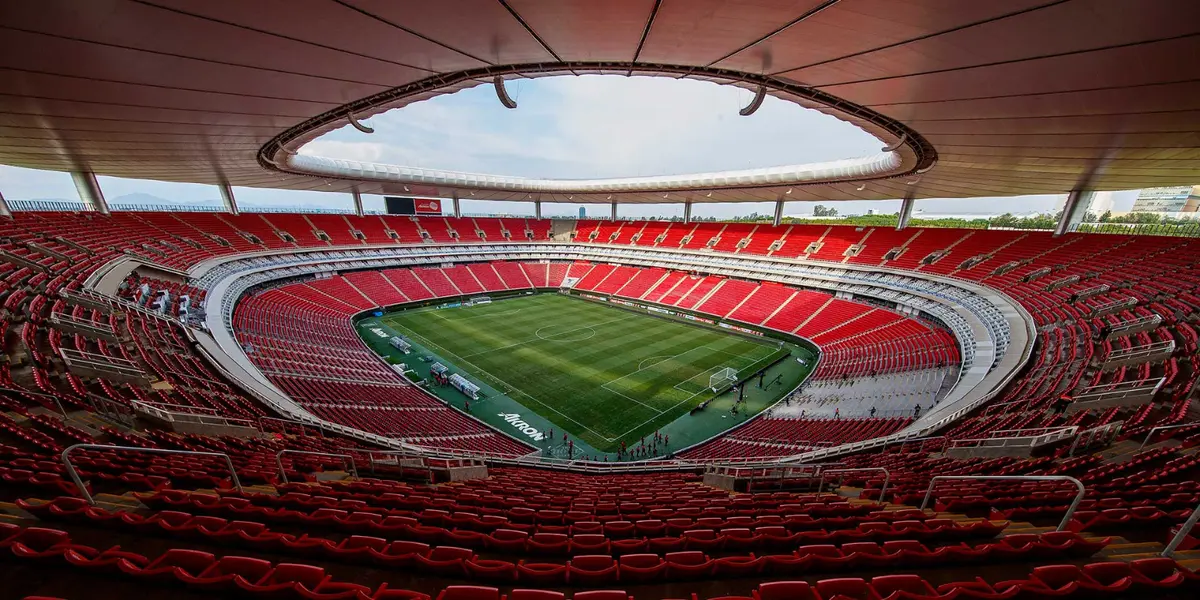 Akron de fondo, tomado de Omnilife