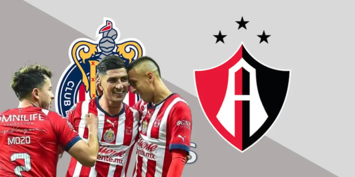 Alan Mozo, Víctor Guzmán y Roberto Alvarado junto a los escudos de Chivas y Atlas / FOTO MEXSPORT