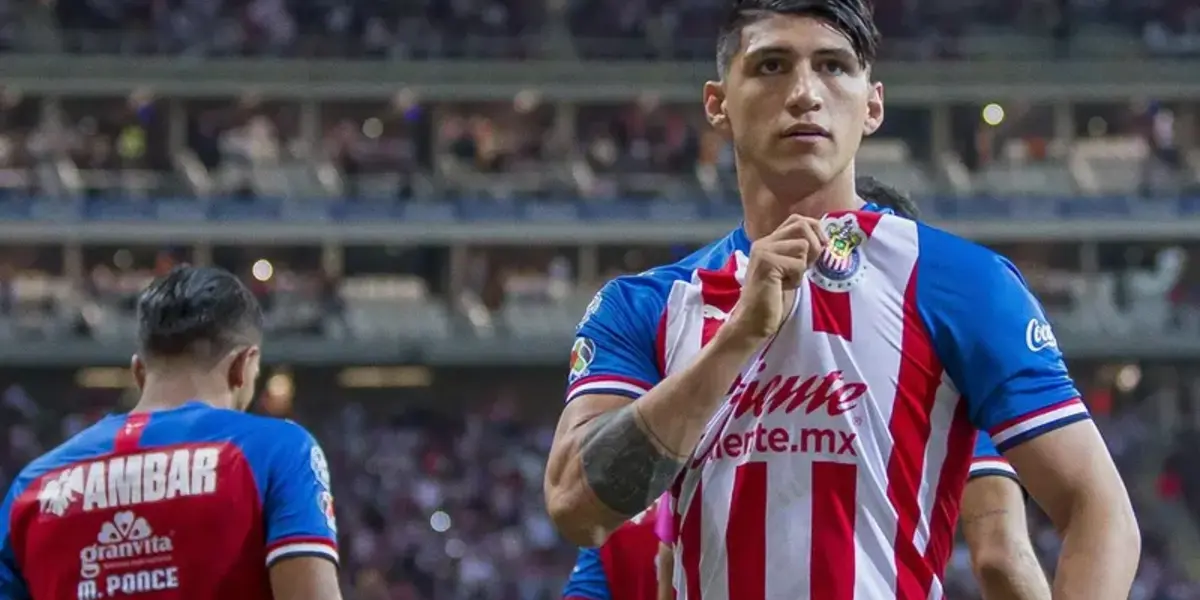 Alan Pulido en su regreso a Chivas está metido en nueva polémica | Foto: Excélsior