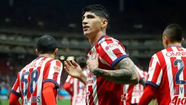 Alan Pulido rompió el silencio sobre los sucedido en el Estadio Akron durante el Clásico | Foto: XEU Deportes