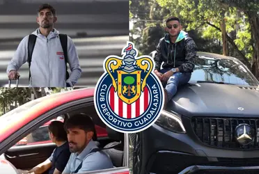 Alexis Vega presume varios coches de lujo, mientras tanto Veljko Paunovic llega a Verde Valle en otro tipo de coche.