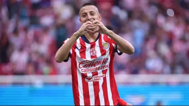 Alvarado celebrando. Foto: Chivas