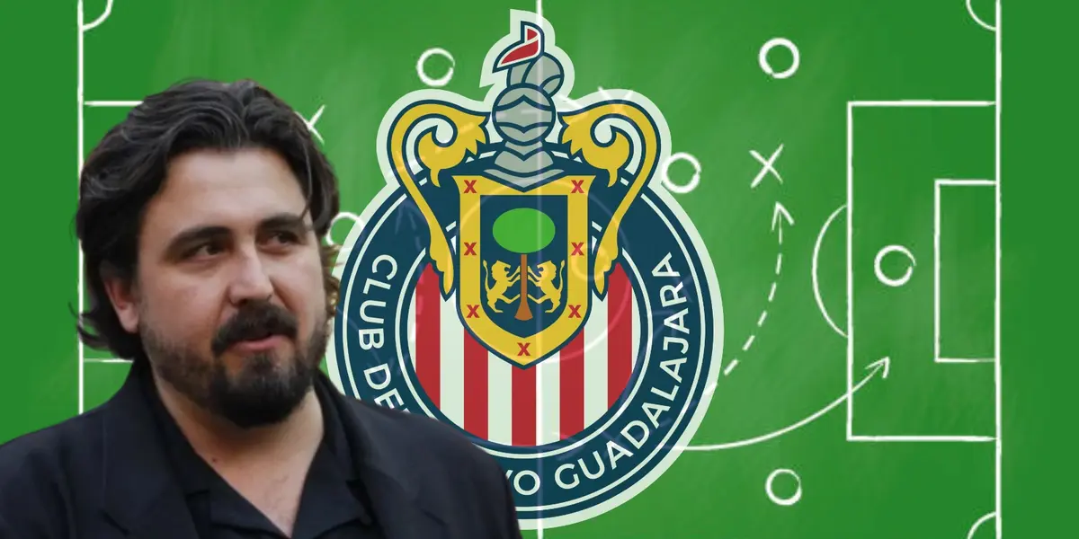 Amaury Vergara junto al escudo de Chivas / FOTO MEXSPORT