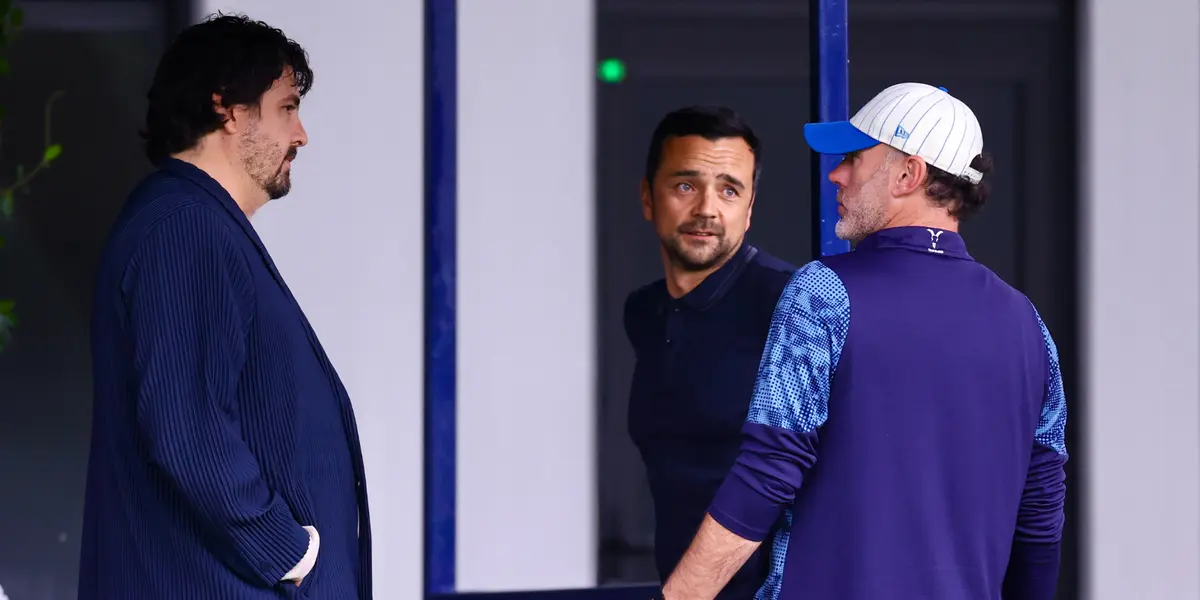 Amaury y Milito en charla. Foto: Chivas