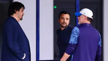 Amaury y Milito en charla. Foto: Chivas