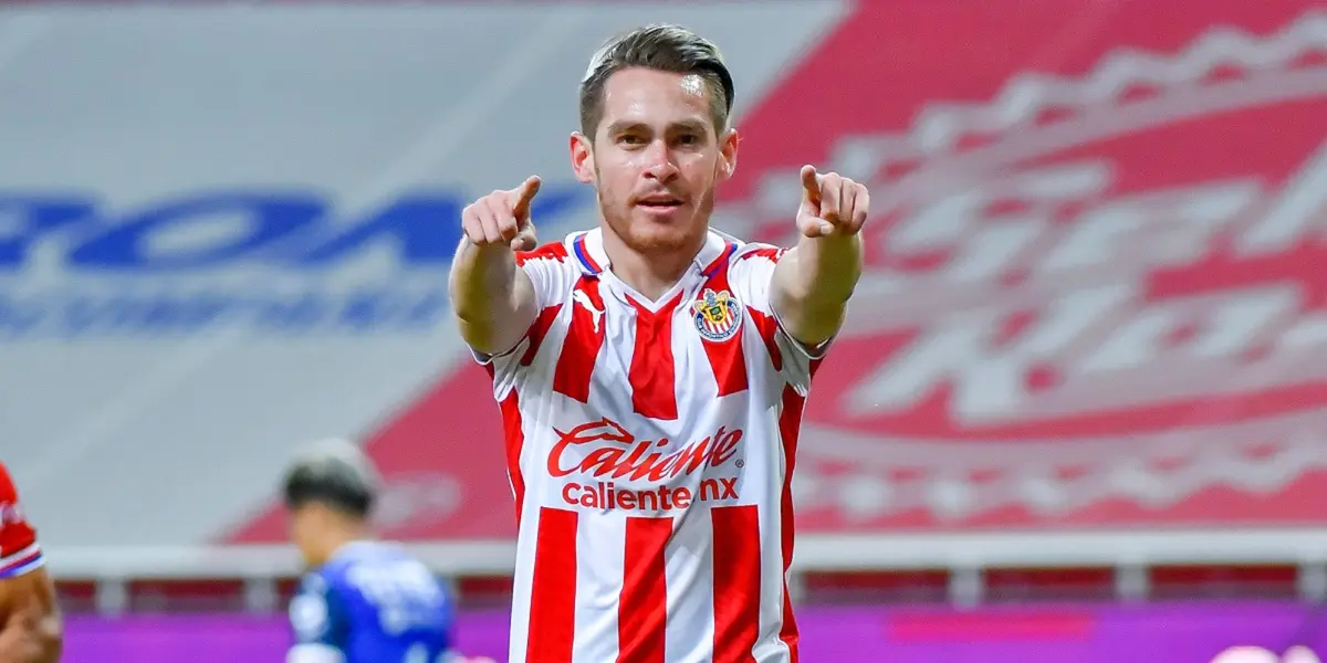 Angulo en partido. Foto: Chivas