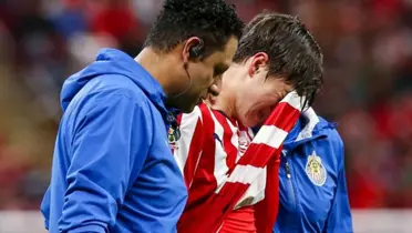 Armando González se retira del campo de juego luego de la lesión ante Rayados (Mexsports)