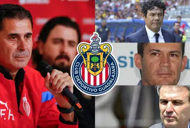 Aunque apenas llegó, si los resultados no se le dan a Fernando Hierro ya tendría quien lo pueda reemplazar.