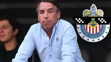 Azcárraga y en escudo de Chivas con lentes/FOTO: Récord