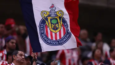 Bandera en tribuna. Foto: Chivas