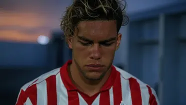 Cade Cowell demostró inmadurez con infantil expulsión en el Clásico | Foto: Imagen generada por Grok de X